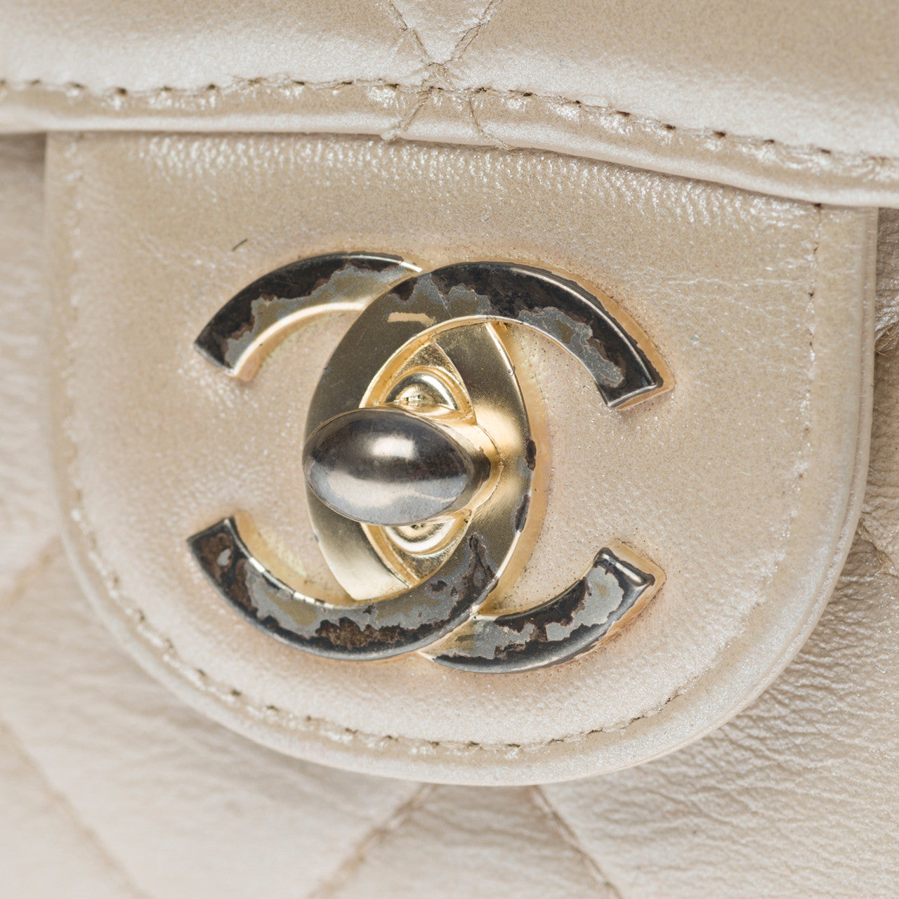 Sac CHANEL Timeless/Classique en Cuir Blanc - 102825