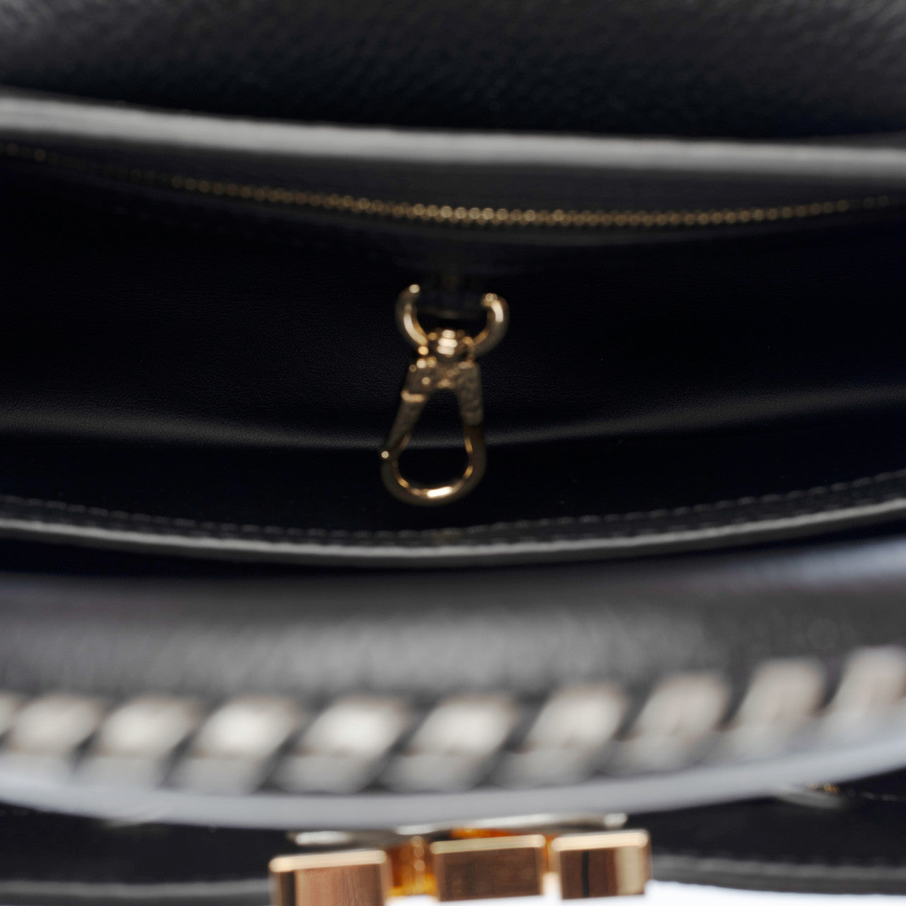 Sac LOUIS VUITTON Capucines en Cuir Noir - 103103