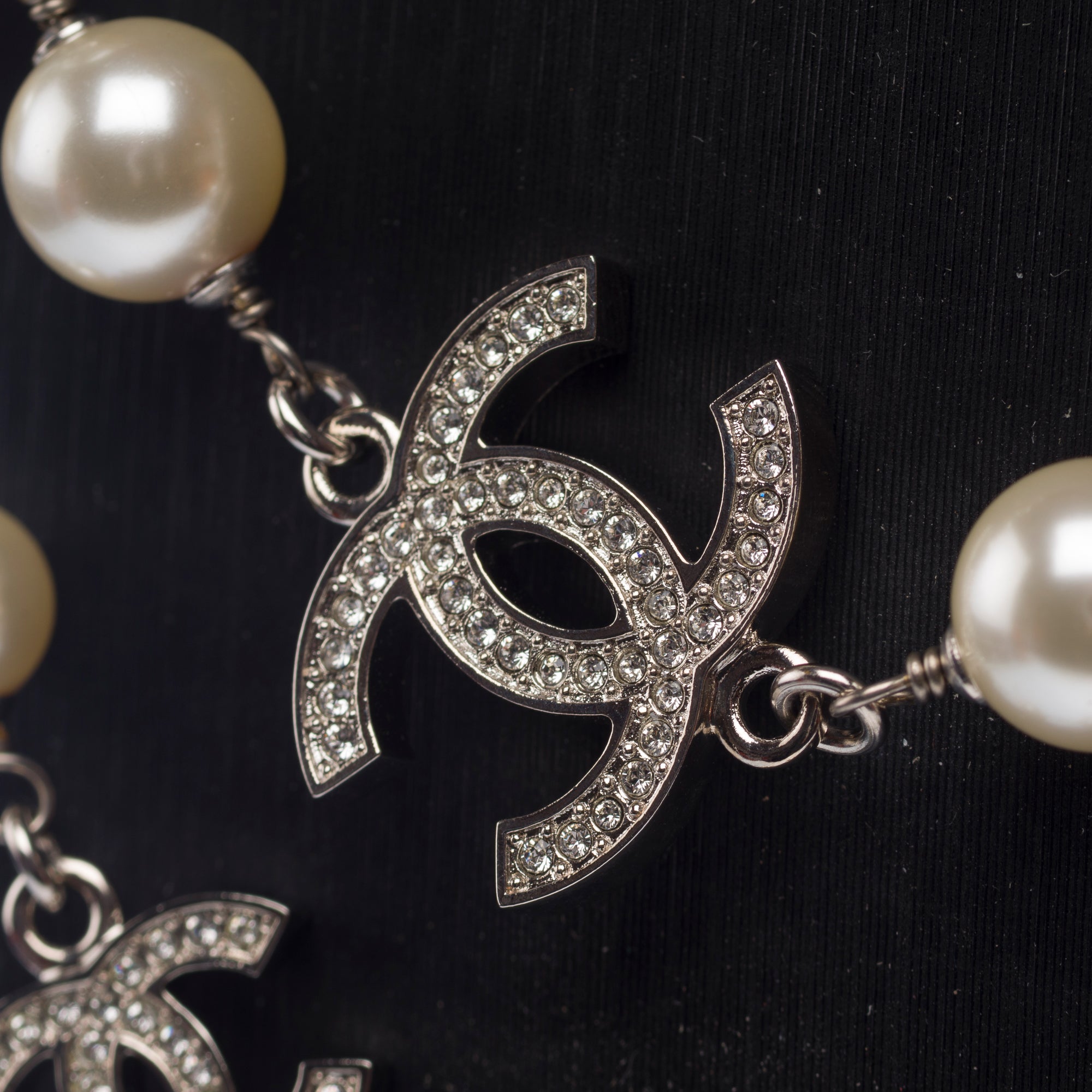 Bijoux CHANEL CC en Perle Blanc - 103171