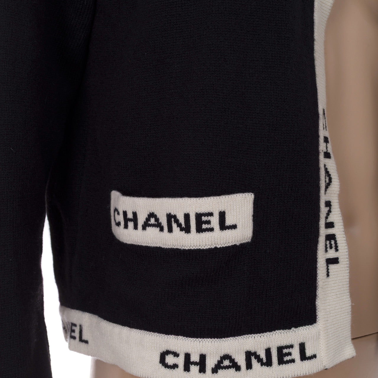 Vêtement CHANEL en Cachemire Noir - 102757