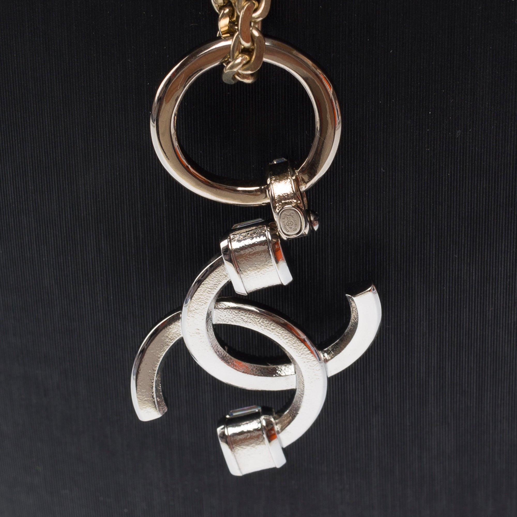 Bijoux CHANEL CC en Métal Doré - 103523