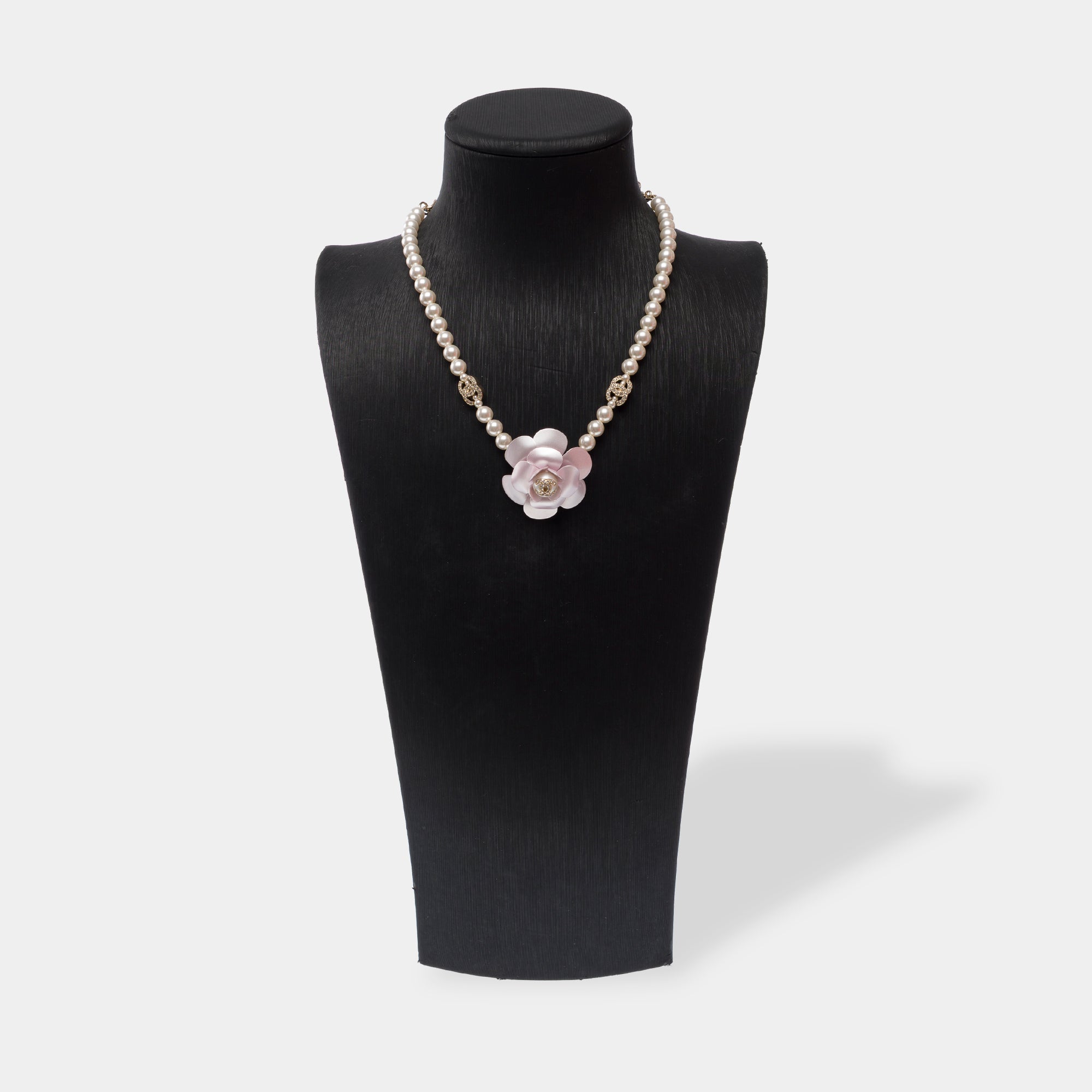 Bijoux CHANEL Camelia en Perle Blanc - 103517