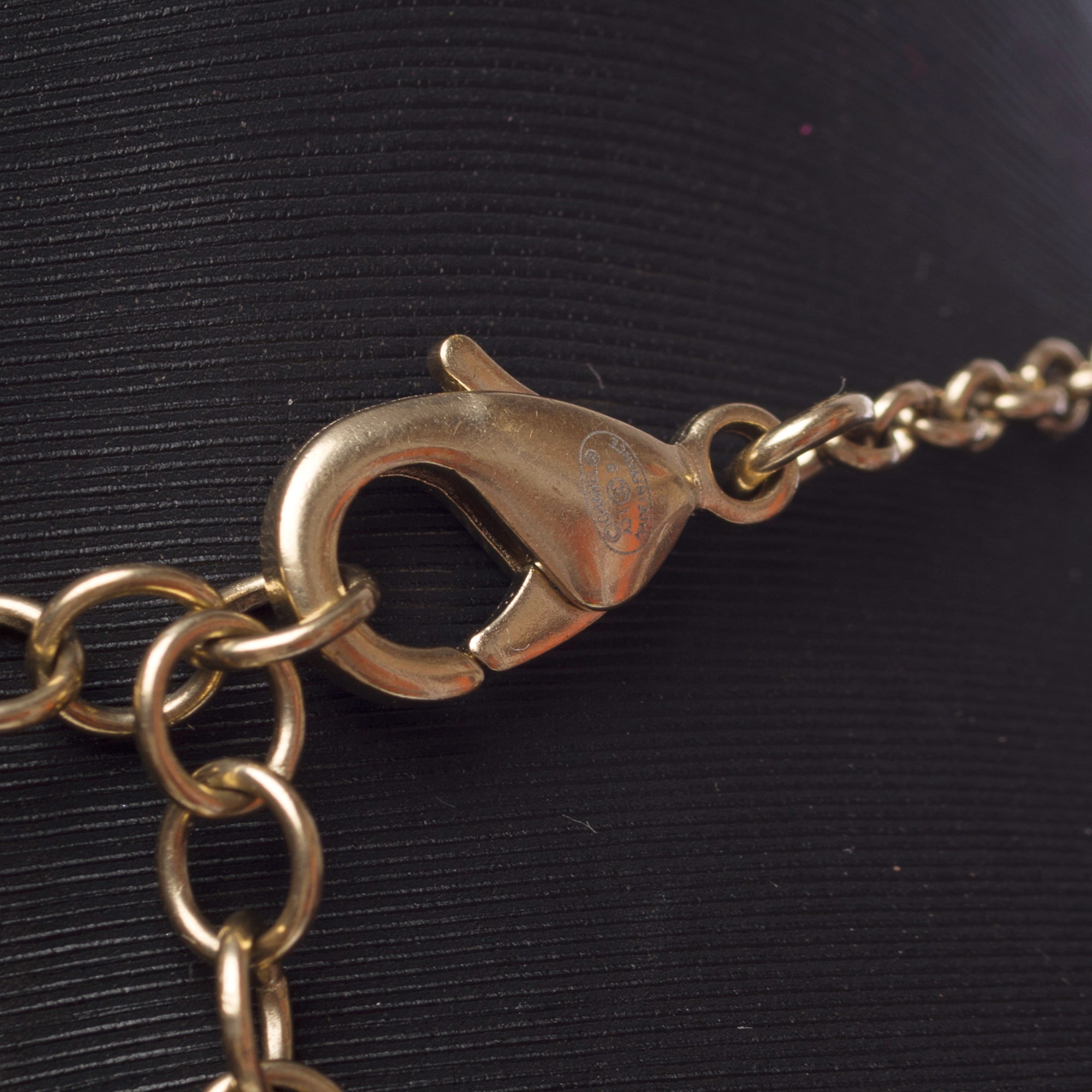 Bijoux CHANEL CC en Métal Doré - 103595