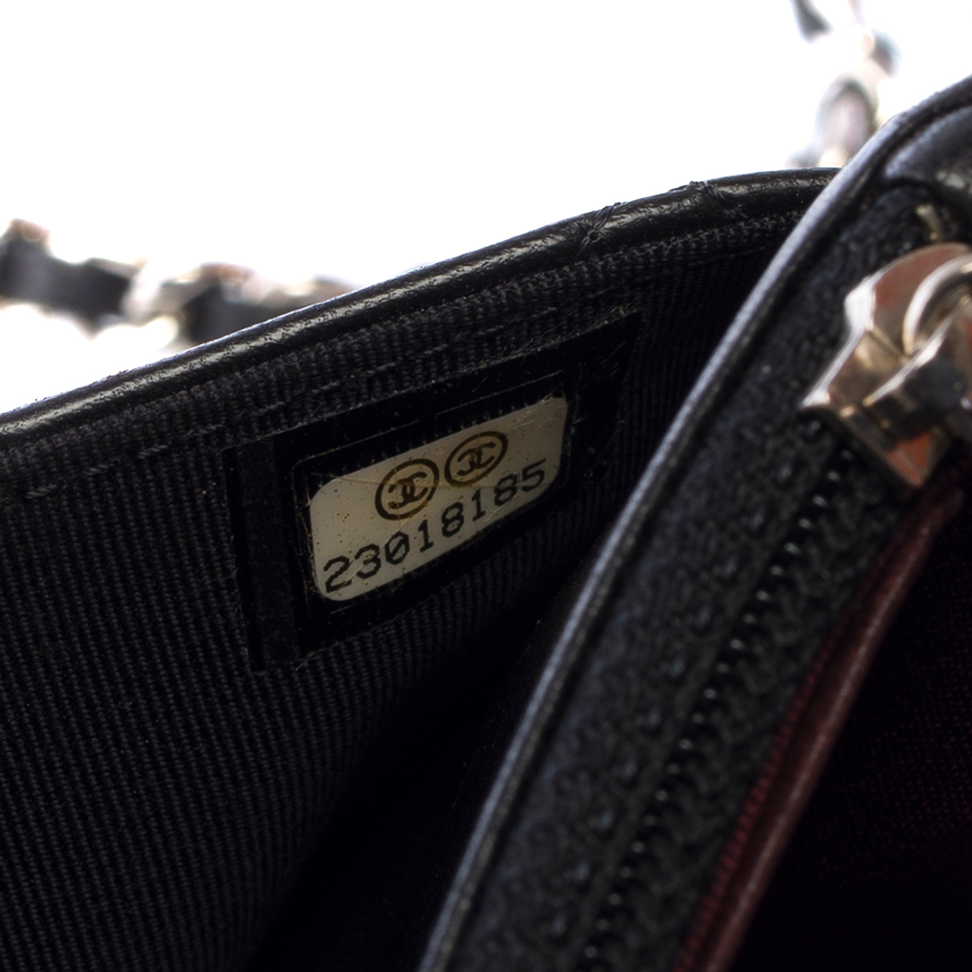 Sac CHANEL Wallet on Chain en Cuir Noir - 103722